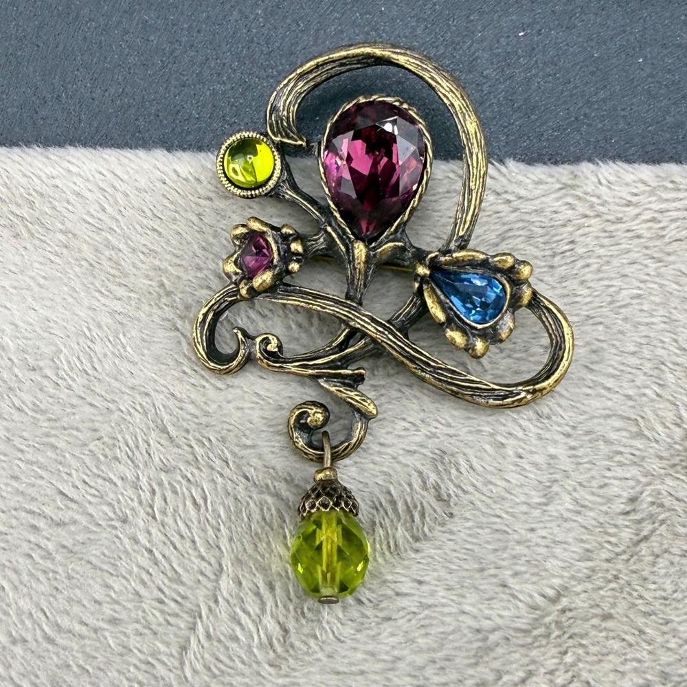 Vintage 1928 Brooch Gold Tone Rhinestone